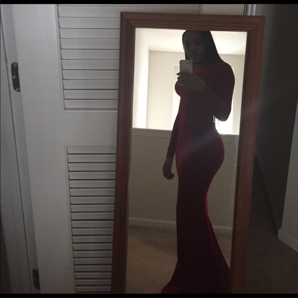 Red backless gown